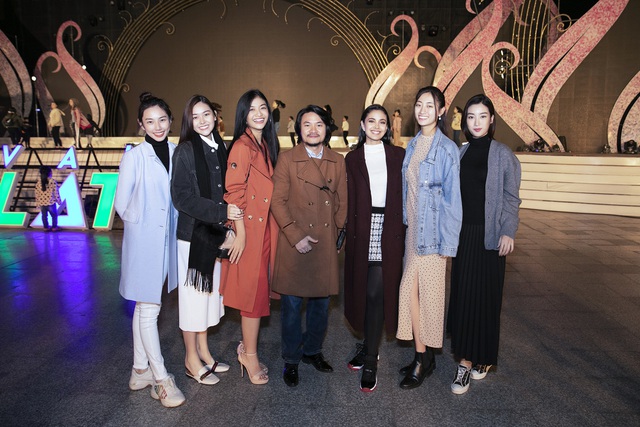 Đạo diễn Hoàng Nhật Nam cùng dàn nghệ sĩ hăng say tổng duyệt cho Festival Hoa Đà Lạt 2019 - Ảnh 3.