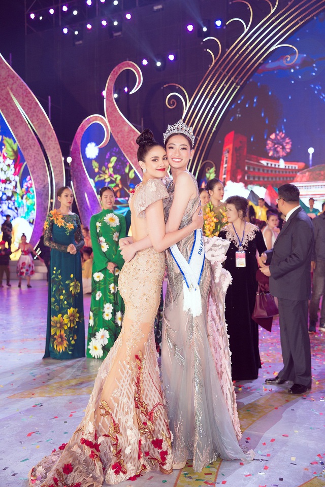 Lương Thùy Linh, Hoa hậu Thế giới Megan Young rạng rỡ tại Fesstival Hoa Đà Lạt 2019 - Ảnh 7.