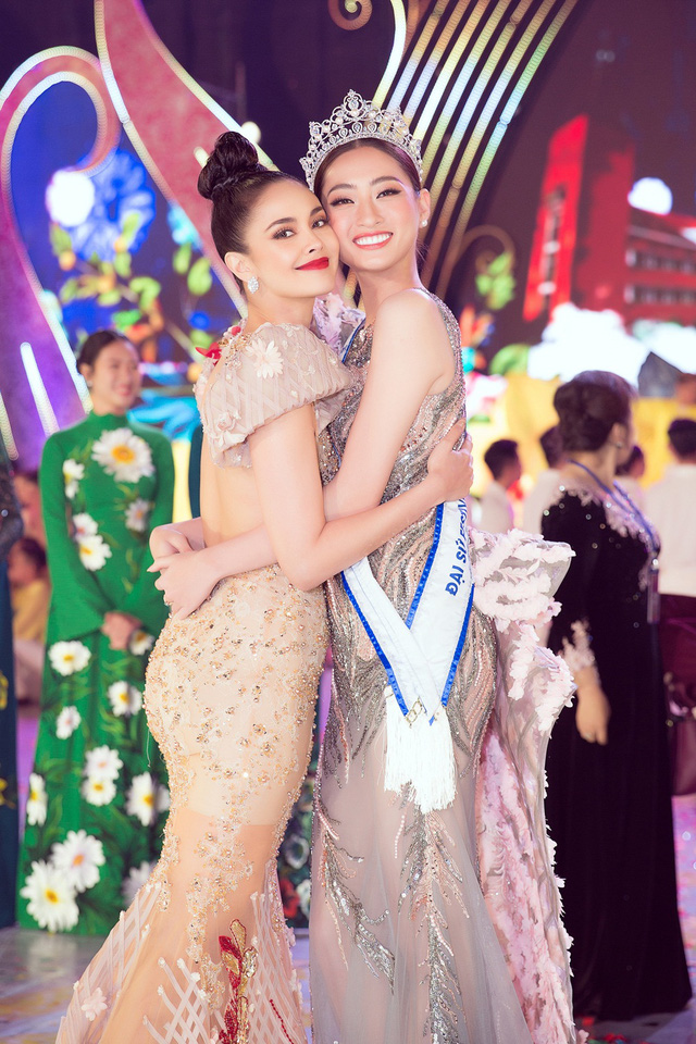 Lương Thùy Linh, Hoa hậu Thế giới Megan Young rạng rỡ tại Fesstival Hoa Đà Lạt 2019 - Ảnh 6.