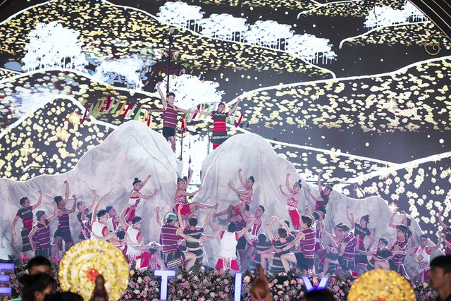 Hình ảnh ấn tượng tại Lễ khai mạc Festival Hoa Đà Lạt 2019 - Ảnh 4.