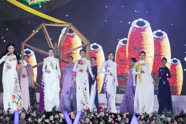 Á hậu Kiều Loan bất ngờ làm ca sĩ trên sóng truyền hình - Ảnh 7.
