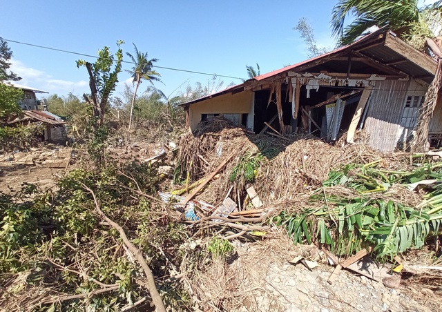 Philippines khắc phục hậu quả bão Phanfone - Ảnh 4.