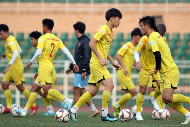 U23 Việt Nam tăng cường độ tập luyện trong ngày 27/12 - Ảnh 1.