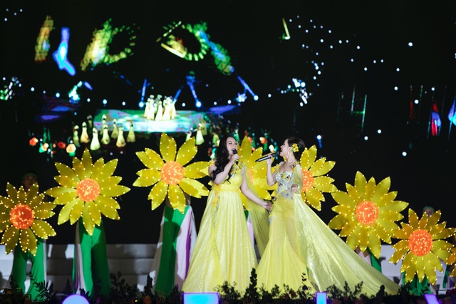 Festival Hoa Đà Lạt 2019 kết lại một thập kỉ rực rỡ ở thành phố ngàn hoa - Ảnh 4.
