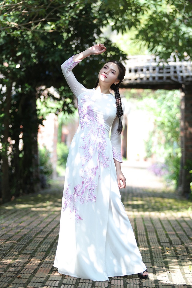 Phạm Phương Thảo diện áo dài hơn 10.000 USD quay phim ca nhạc Mong manh em - Ảnh 8.