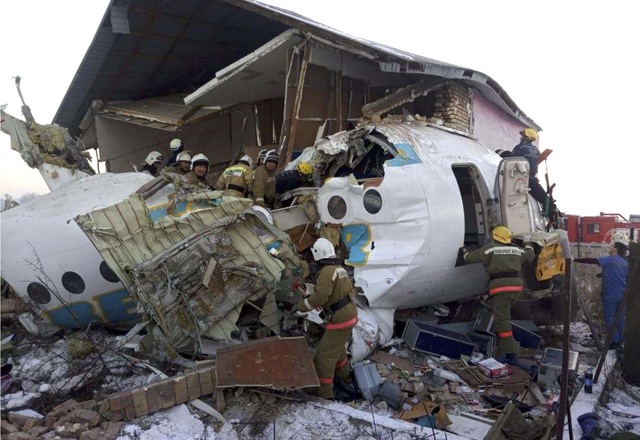 Tai nạn máy bay ở Kazakhstan: Số nạn nhân thiệt mạng tăng lên 12 người - Ảnh 1.