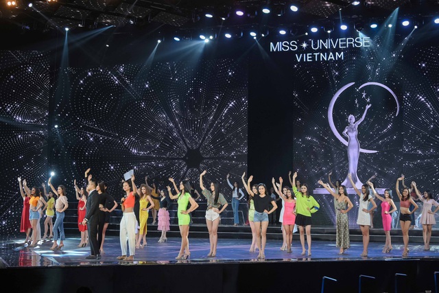 HHen Niê buộc tóc 2 bên... làm MC trong tổng duyệt Hoa hậu Hoàn vũ Việt Nam - Ảnh 6.