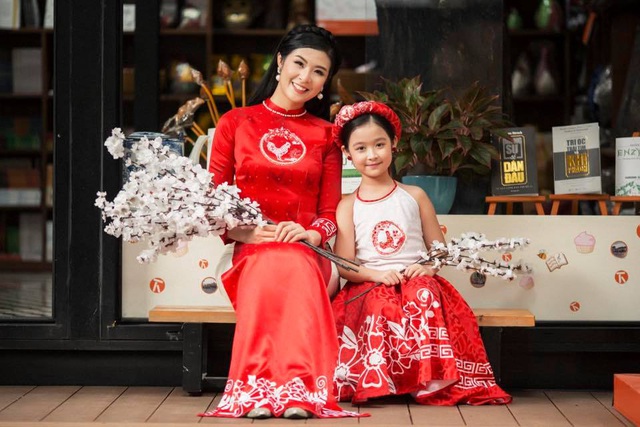 Hoa hậu Ngọc Hân hướng dẫn cách chọn áo dài cho bé ngày Tết - Ảnh 1.