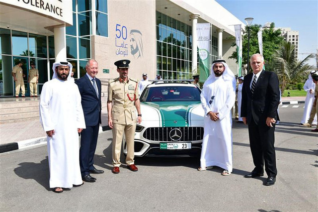 Cảnh sát Dubai được trang bị sedan hiệu suất cao AMG GT 63 S 4Matic+ - Ảnh 1.