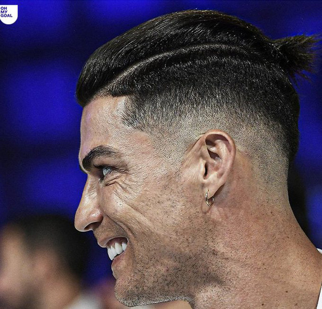 Nếu bạn là người có phẩm chất chuyên môn cao, chắc chắn sẽ nhận ra sự khác biệt giữa kiểu tóc của Ronaldo và các cầu thủ khác. Tuy nhiên, liệu bạn có chê bai kiểu tóc của anh ta một cách công khai? Hãy xem hình ảnh và đánh giá thực tế, trước khi kết luận.