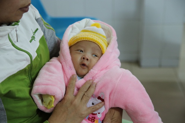 Hàng trăm em nhỏ tại tỉnh Khánh Hòa được khám sàng lọc tim bẩm sinh miễn phí - Ảnh 7.