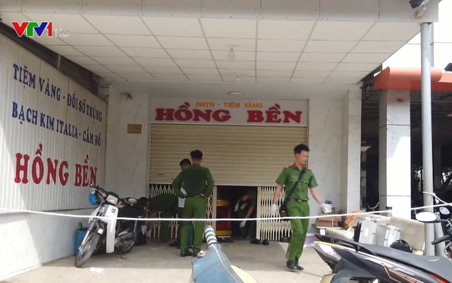 Bắt giữ tên trộm đột nhập tiệm vàng tại Bình Thuận - Ảnh 1.