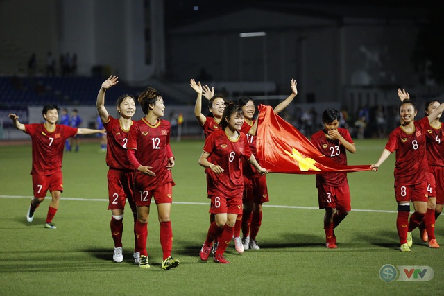 HLV Mai Đức Chung xúc động sau chức vô địch SEA Games lần thứ 6 của bóng đá  nữ Việt Nam - Ảnh 2.