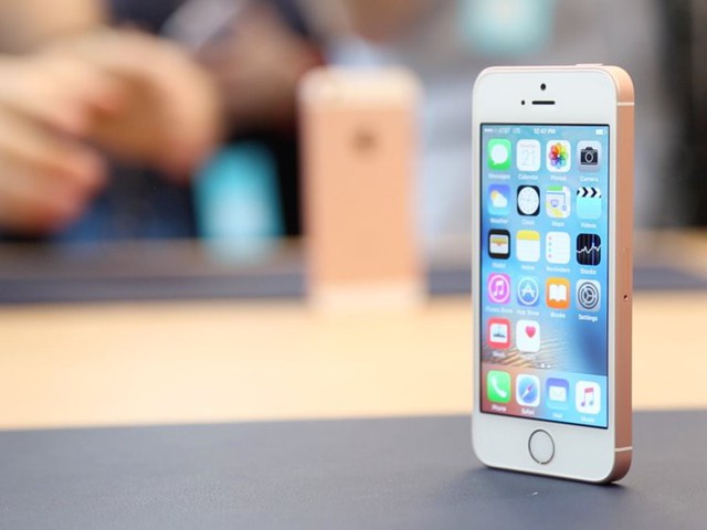 Bán chạy như tôm tươi, Apple lần thứ 3 đưa iPhone SE lên kệ - Ảnh 2.