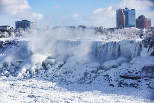 Thác Niagara, Canada hóa băng thu hút du khách - Ảnh 11.