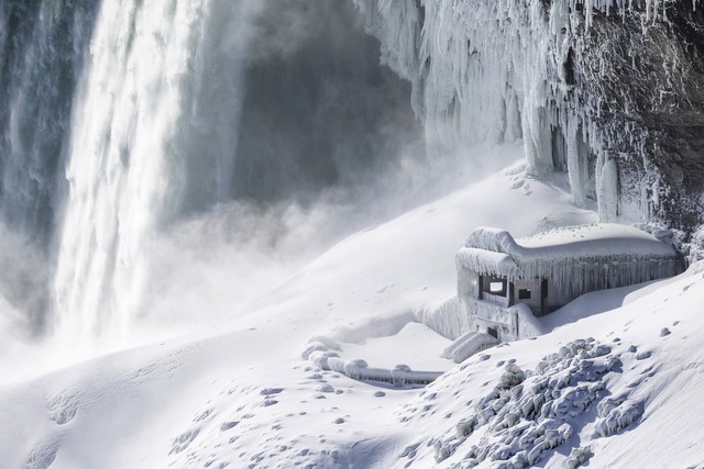 Thác Niagara, Canada hóa băng thu hút du khách - Ảnh 6.