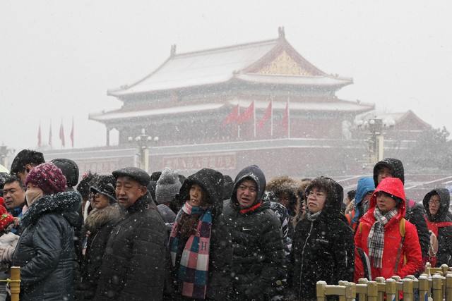Bắc Kinh phát cảnh báo vàng do tuyết rơi - Ảnh 7.