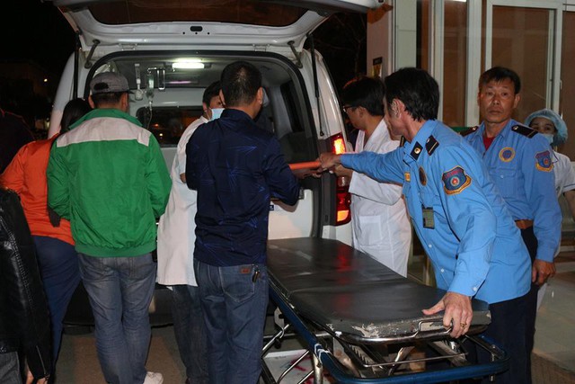 Khẩn trương cấp cứu 12 nạn nhân vụ tai nạn giao thông trên cao tốc Hà Nội - Lào Cai - Ảnh 2.