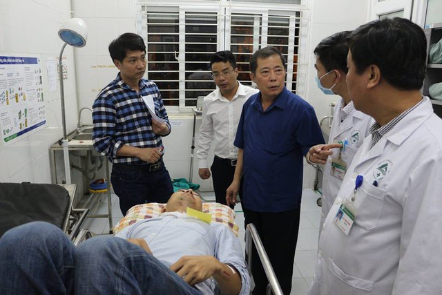 Khẩn trương cấp cứu 12 nạn nhân vụ tai nạn giao thông trên cao tốc Hà Nội - Lào Cai - Ảnh 4.