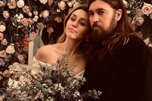 Miley Cyrus hé lộ những hình ảnh chưa từng công bố trong đám cưới - Ảnh 5.