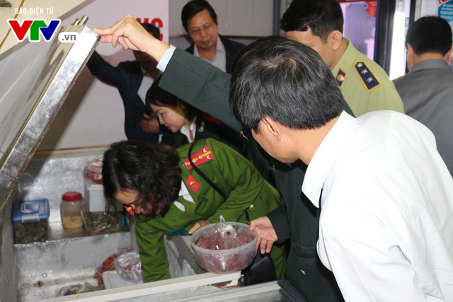 Hà Nội: Kiểm tra đột xuất an toàn thực phẩm tại Phủ Tây Hồ - Ảnh 2.