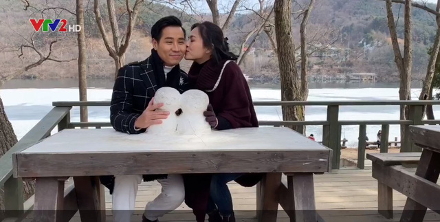 MC Nguyên Khang hôn My sói trên đảo Nami lãng mạn của Hàn Quốc - Ảnh 1.