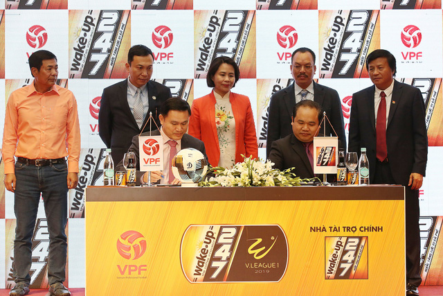 VPF chọn nhà tài trợ mới cho V.League 2019 để các “cơn sóng đỏ” không dừng lại - Ảnh 1.