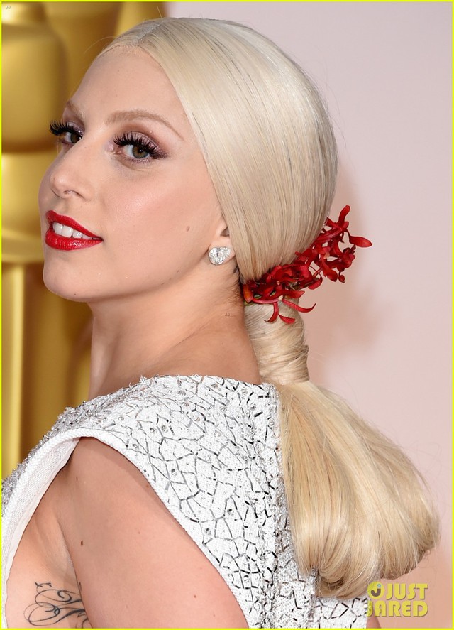 Nhìn lại gu thời trang đẳng cấp của Lady Gaga tại lễ trao giải Oscar qua từng năm - Ảnh 4.
