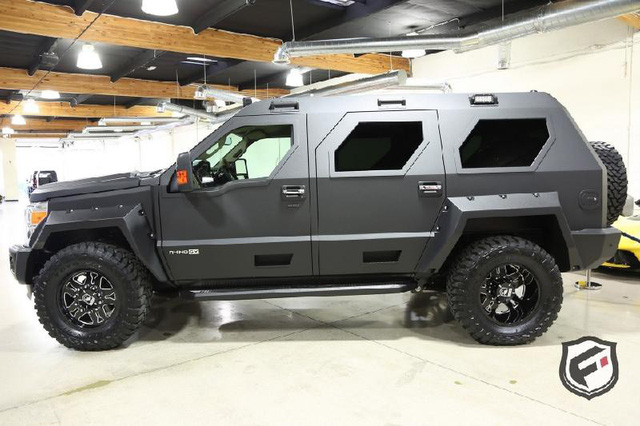 SUV chống Zombie Rhino GX trị giá 263.000 USD - Ảnh 2.