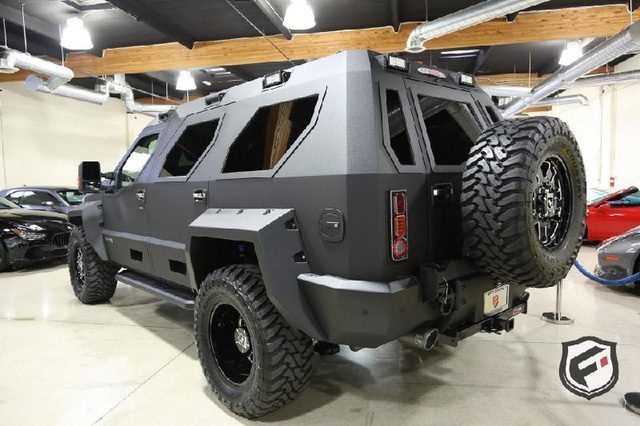 SUV chống Zombie Rhino GX trị giá 263.000 USD - Ảnh 3.