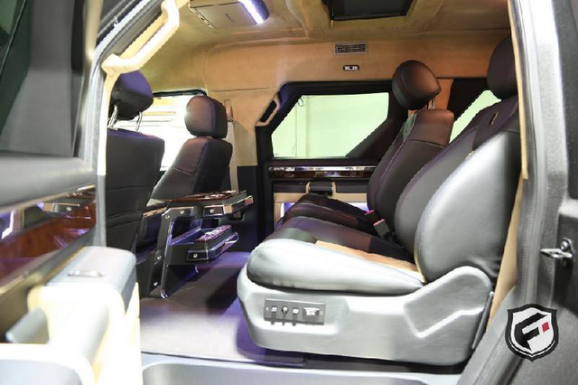 SUV chống Zombie Rhino GX trị giá 263.000 USD - Ảnh 7.