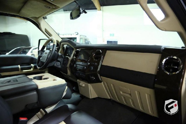 SUV chống Zombie Rhino GX trị giá 263.000 USD - Ảnh 10.