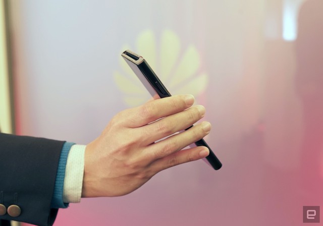 Cận cảnh chiếc smartphone màn hình gập Huawei Mate X - Ảnh 6.
