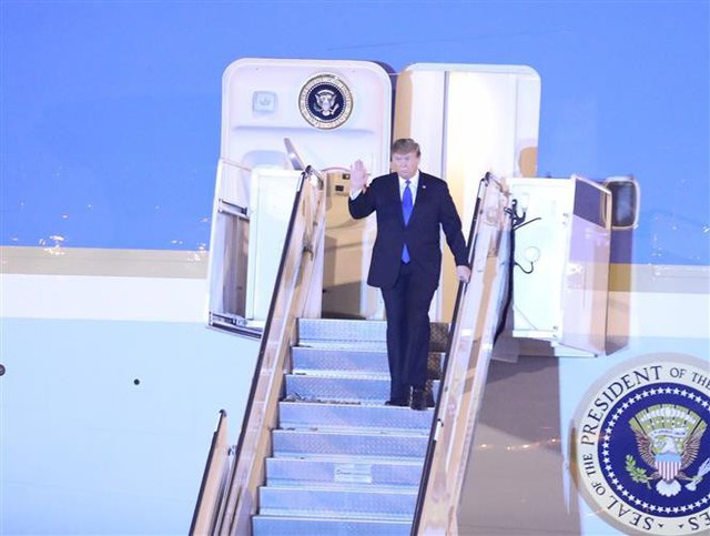 VIDEO Tổng thống Mỹ Donald Trump cảm động vì sự đón tiếp nồng nhiệt của người dân Việt Nam - Ảnh 1.