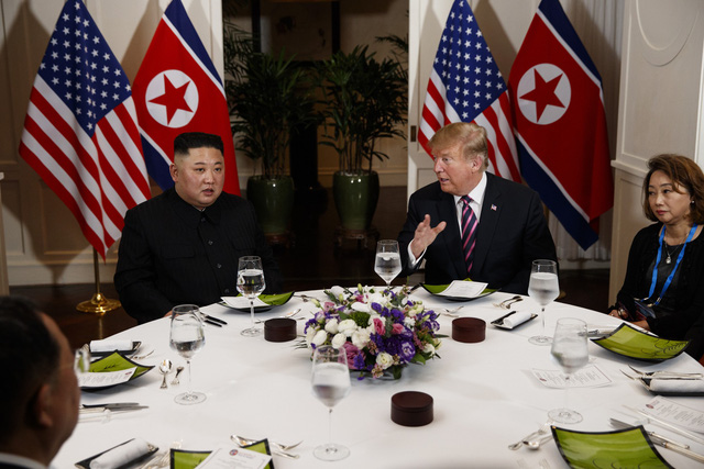 VIDEO Cận cảnh bữa tối của Tổng thống Donald Trump và Chủ tịch Kim Jong-un - Ảnh 1.
