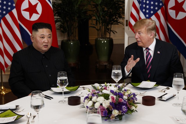 VIDEO Cận cảnh bữa tối của Tổng thống Donald Trump và Chủ tịch Kim Jong-un - Ảnh 4.