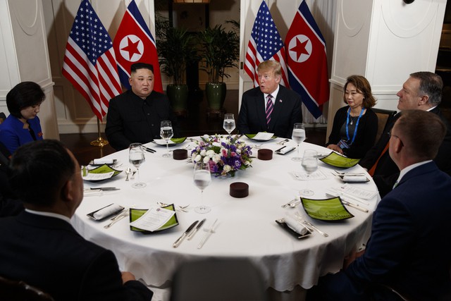 VIDEO Cận cảnh bữa tối của Tổng thống Donald Trump và Chủ tịch Kim Jong-un - Ảnh 3.