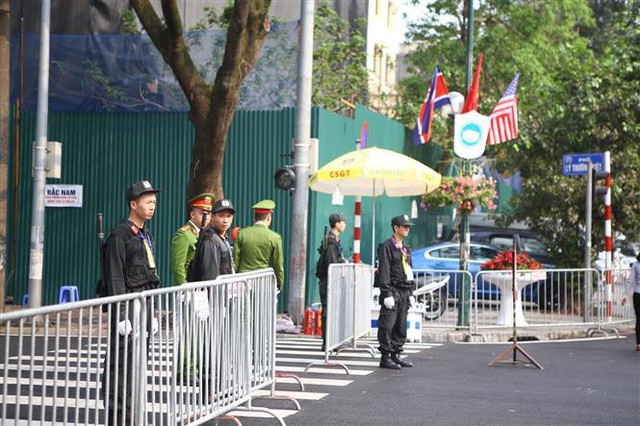 Hà Nội: An ninh vẫn được thắt chặt tại khách sạn Melia - Ảnh 9.