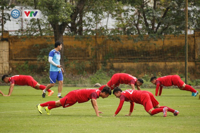 U23 Việt Nam tập luyện thiếu quân, thầy Park đau đầu về nhân sự - Ảnh 7.