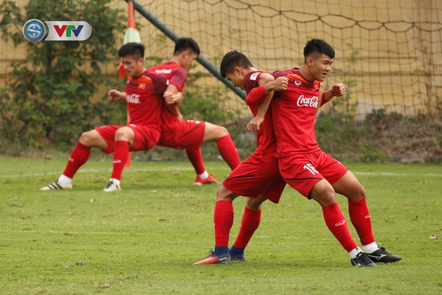U23 Việt Nam tập luyện thiếu quân, thầy Park đau đầu về nhân sự - Ảnh 4.