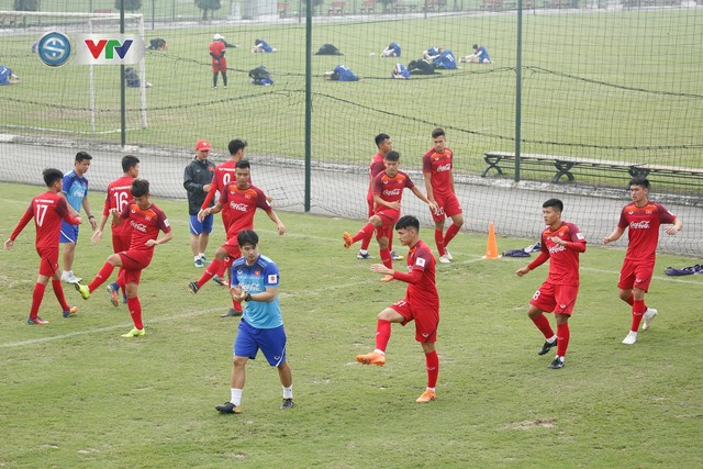 HLV Park Hang Seo giao bài tập thể lực siêu nặng cho U23 Việt Nam - Ảnh 1.