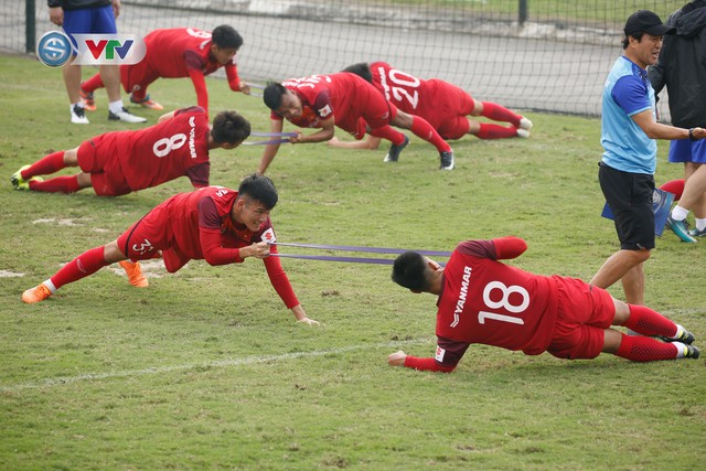 HLV Park Hang Seo giao bài tập thể lực siêu nặng cho U23 Việt Nam - Ảnh 15.