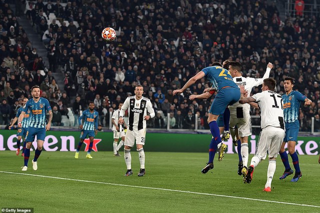 UEFA Champions League: Ronaldo lập hat-trick, Juventus ngược dòng vào tứ kết - Ảnh 3.