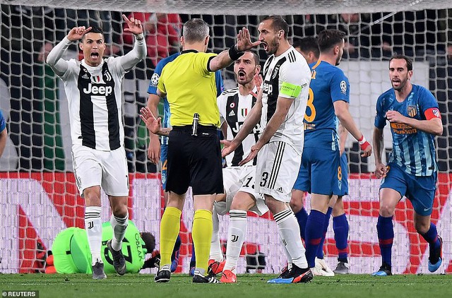 UEFA Champions League: Ronaldo lập hat-trick, Juventus ngược dòng vào tứ kết - Ảnh 1.