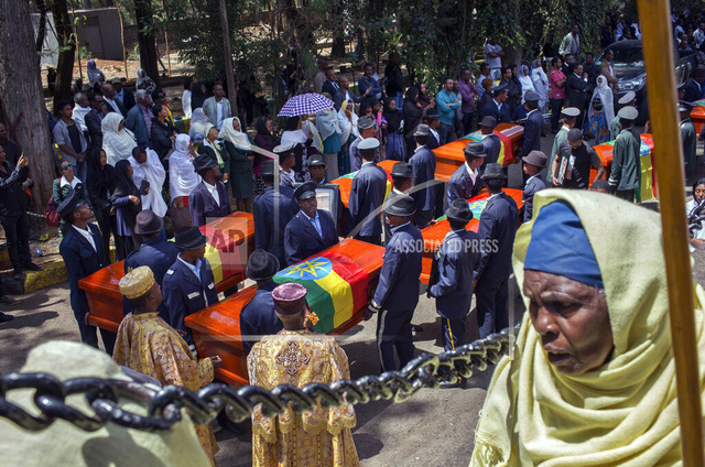 Ethiopia tổ chức tang lễ nạn nhân tai nạn máy bay với những cỗ quan tài rỗng - Ảnh 1.