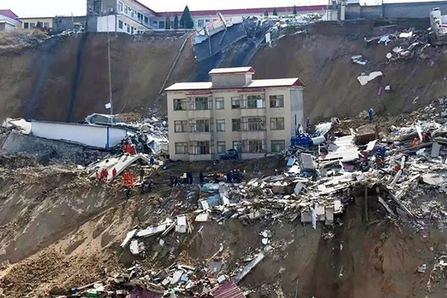 Trung Quốc: Gia tăng số người thương vong trong vụ lở đất - Ảnh 1.