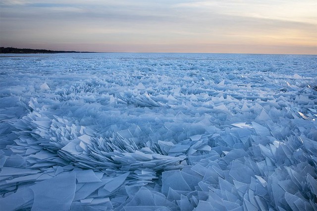 Tuyệt đẹp cảnh băng hồ Michigan vỡ thành hàng triệu mảnh nhỏ - Ảnh 5.