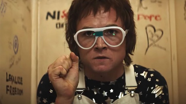 Không hào nhoáng, “Rocketman” sẽ bật mí mặt tiêu cực của huyền thoại âm nhạc Elton John - Ảnh 1.