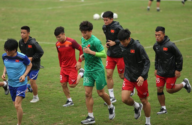 Dàn sao Hàn Quốc dự khán buổi tập của U23 Việt Nam - Ảnh 2.