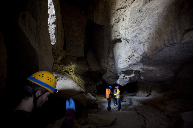 Tuyệt đẹp hang động muối dài nhất thế giới - Ảnh 4.